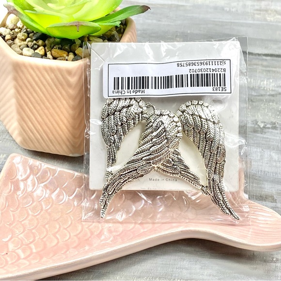 NWT Silver Toned Angel Wing Earrings Boutique Drop Dangle Earrings Heart Wings - Picture 6 of 8